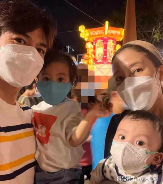 羅仲謙楊怡帶一對子女賞月享受親子樂分享全家福首曬小兒子正面照