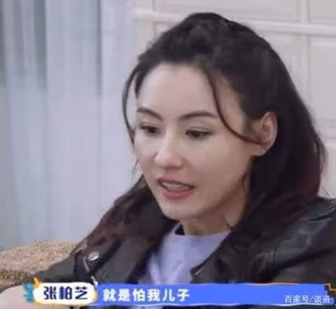 張柏芝近況曝光!三歲小兒子罕見出鏡,梳波波頭邁小撇步好軟萌,網友:完美復刻張柏芝