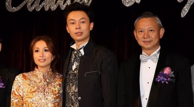 悲痛!TVB知名官二代父親設靈,上月睡夢中離世,前特首到場送別