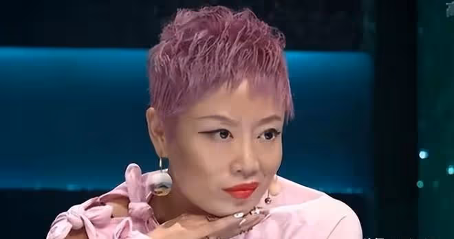 沒有任何代表作,卻裝模作樣當評委,小丑鬧劇何時才會停止?
