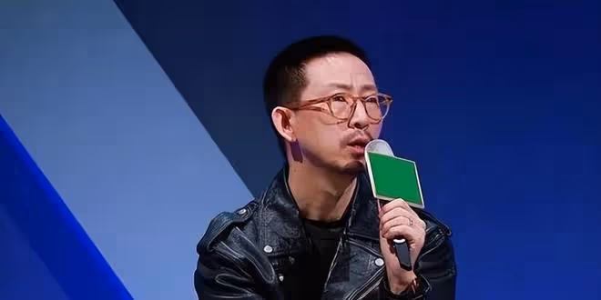 沒有任何代表作,卻裝模作樣當評委,小丑鬧劇何時才會停止?