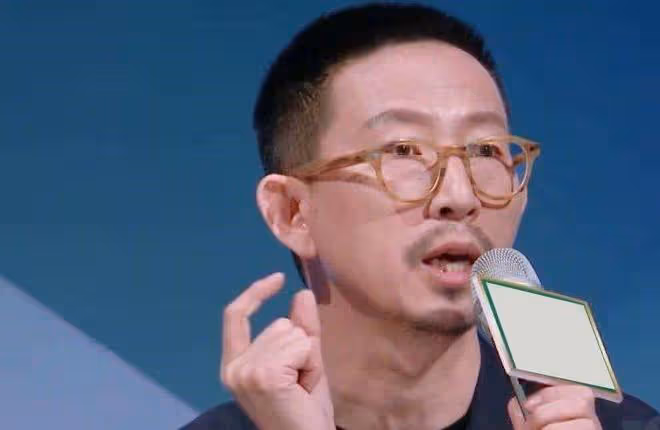 沒有任何代表作,卻裝模作樣當評委,小丑鬧劇何時才會停止?