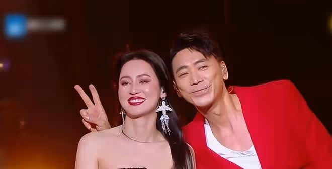 沒有任何代表作,卻裝模作樣當評委,小丑鬧劇何時才會停止?