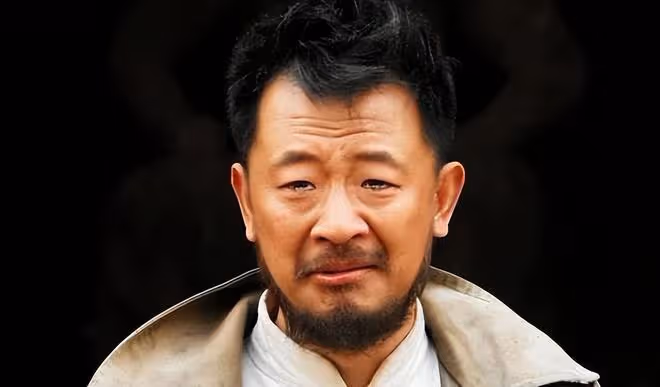 「管不住下半身」的8位明星,一個比一個過分,個個不值得同情