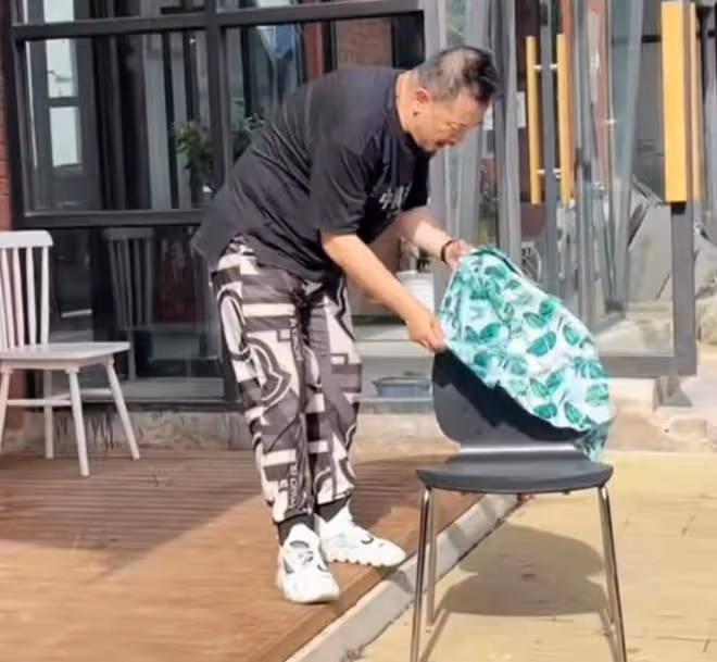 「管不住下半身」的8位明星,一個比一個過分,個個不值得同情