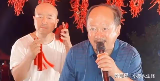 唐鑒軍直播遭網友逼捐,現場怒斥黑粉道德綁架