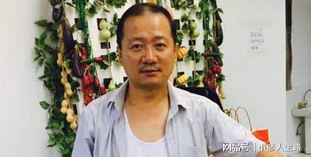 唐鑒軍直播遭網友逼捐,現場怒斥黑粉道德綁架