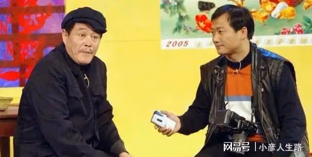 唐鑒軍直播遭網友逼捐,現場怒斥黑粉道德綁架