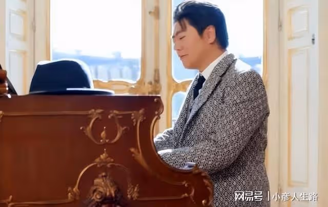 郎朗比吳彥祖顯瘦！兩家人一起過中秋，吳氏夫婦雙雙禿頭越長越像