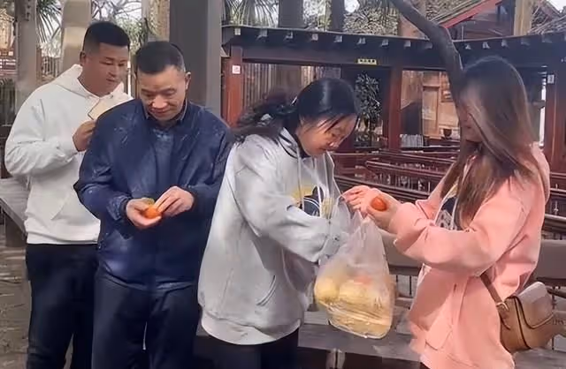 張玉環和汪姐分開過中秋節,二婚夫妻難同心,孩子還是自己的好