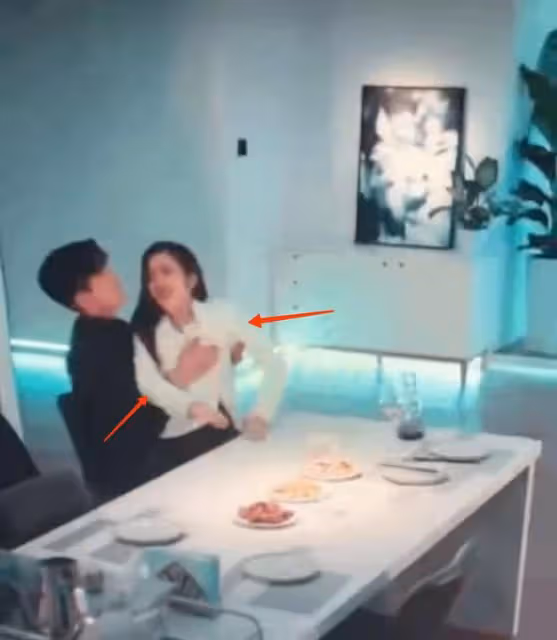 張翰新劇咸豬手引爭議!此前扯女演員內衣帶上熱搜,評分降至史低