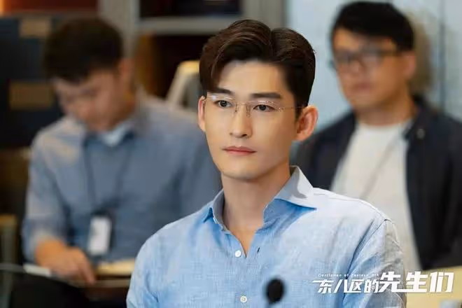 張翰新劇咸豬手引爭議!此前扯女演員內衣帶上熱搜,評分降至史低