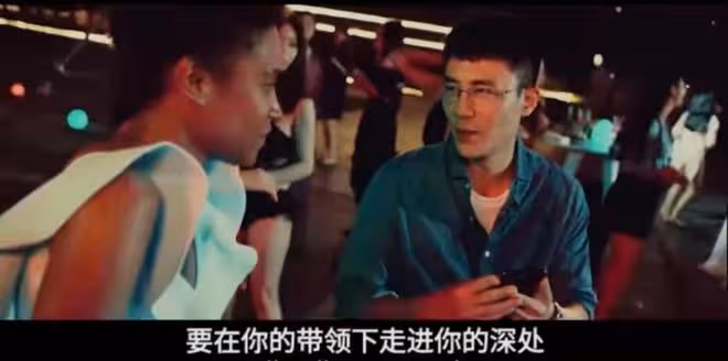 張翰新劇咸豬手引爭議!此前扯女演員內衣帶上熱搜,評分降至史低