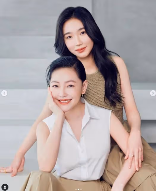 小s14歲女兒曬自拍,成熟嫵媚美艷十足,連新姨夫都來捧場!