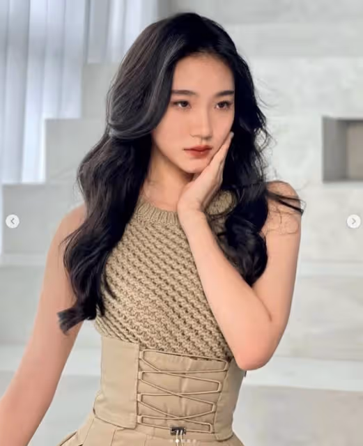 小s14歲女兒曬自拍,成熟嫵媚美艷十足,連新姨夫都來捧場!