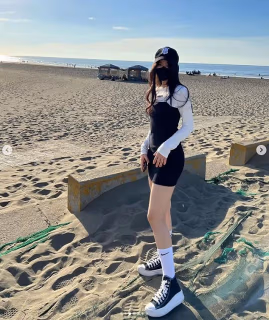 小s14歲女兒曬自拍,成熟嫵媚美艷十足,連新姨夫都來捧場!