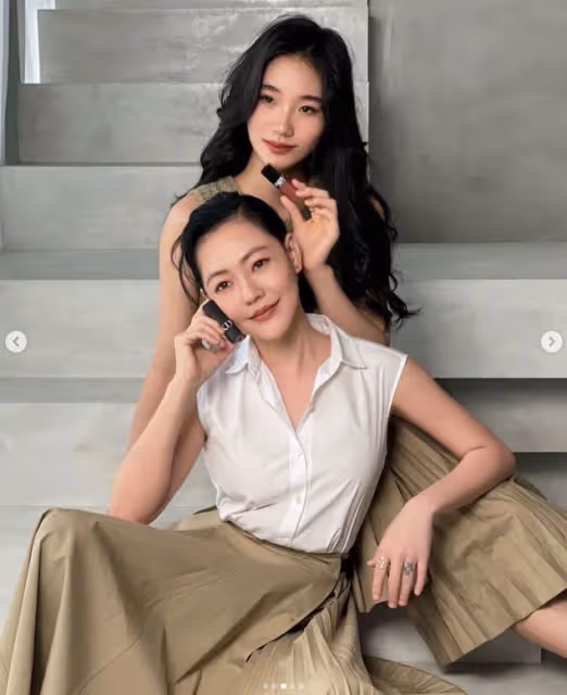 小s14歲女兒曬自拍,成熟嫵媚美艷十足,連新姨夫都來捧場!