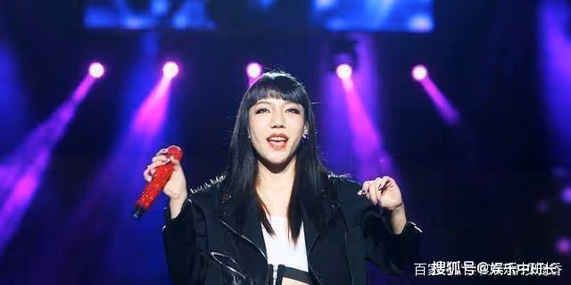 短短8年，從頂流淪落到小縣城演唱，吳莫愁究竟得罪了誰？