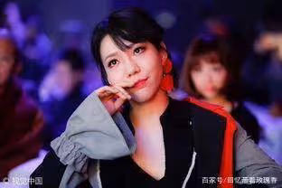 短短8年，從頂流淪落到小縣城演唱，吳莫愁究竟得罪了誰？