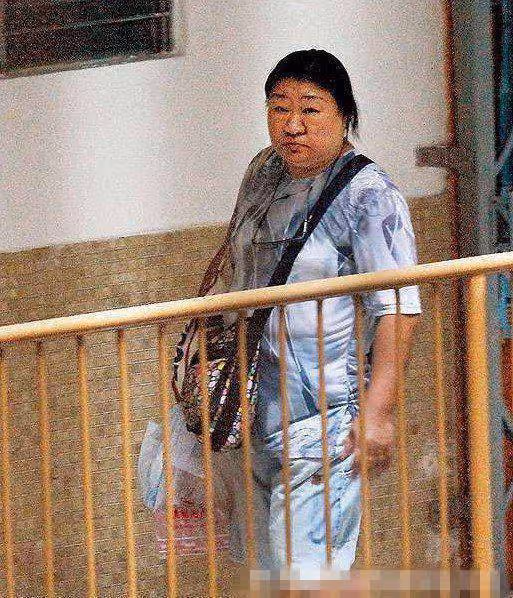 一代天王劉德華尖酸刻薄?身價超百億,父母、姐姐生活簡樸