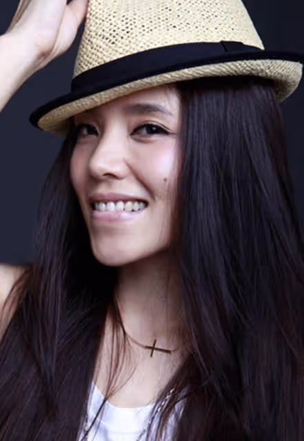 出道22年不紅,33歲痛失丈夫,如今42歲不演戲專陪女兒