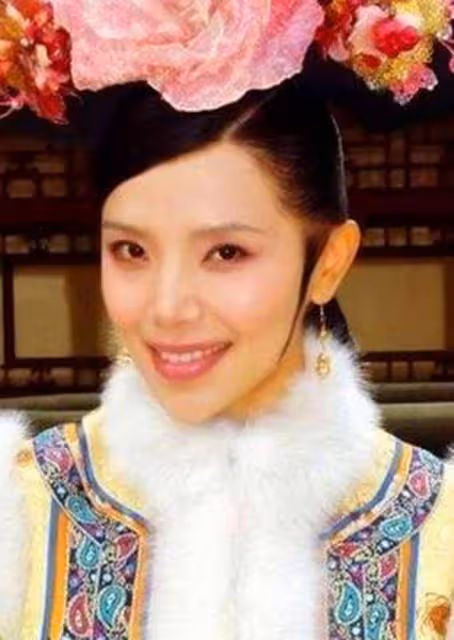 出道22年不紅,33歲痛失丈夫,如今42歲不演戲專陪女兒