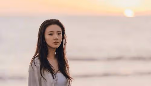 她曾經戲紅人不紅,後靠一部戲圈粉無數,如今27歲終於紅得發紫!