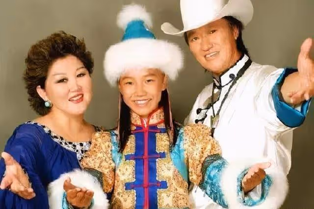吉祥三寶14年後：爸爸去世，媽媽隱退，演女兒的英格瑪模樣大變
