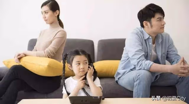 女兒,媽不行了,把房子賣了給我治病吧。誰是你女兒?