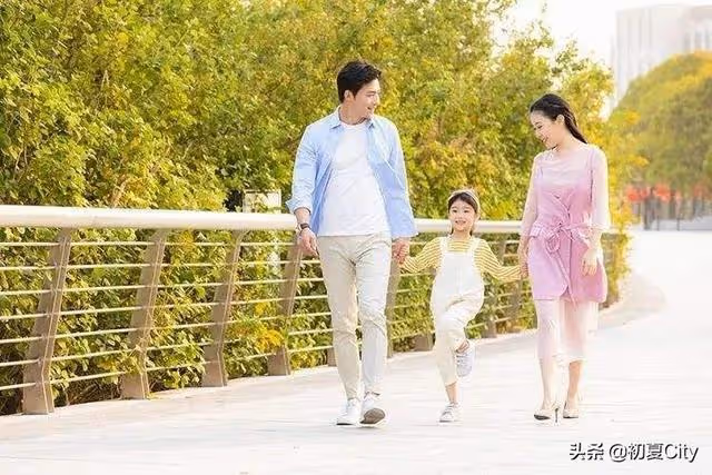 女兒,媽不行了,把房子賣了給我治病吧。誰是你女兒?