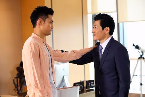 他曾被稱為「鬼子專業戶」,迎娶中國老婆,現在又改成了中國名字
