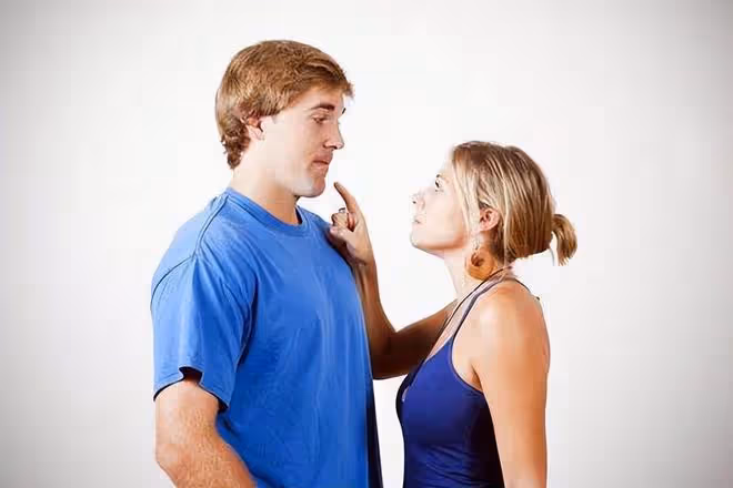 親戚家孩子結婚,當事人沒有通知我,導致沒有隨禮,需要道歉嗎?
