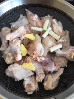 好吃到舔手指的「蒜香蜜汁雞翅根」👍