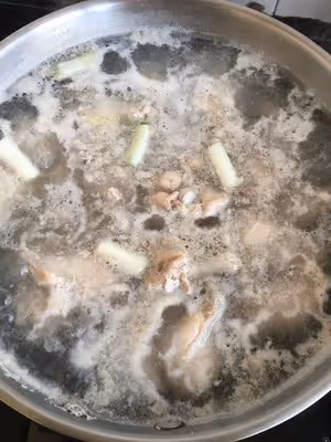 好吃到舔手指的「蒜香蜜汁雞翅根」👍