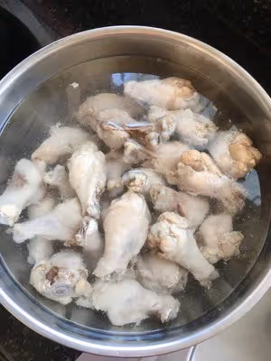 好吃到舔手指的「蒜香蜜汁雞翅根」👍