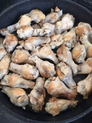 好吃到舔手指的「蒜香蜜汁雞翅根」👍