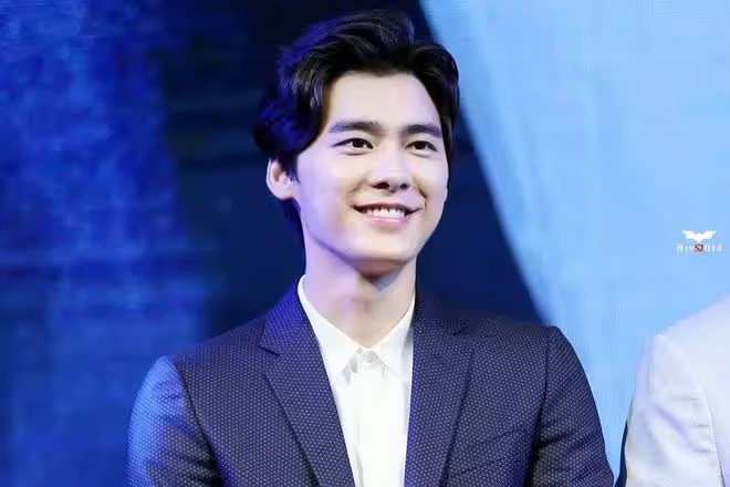 李易峰出事牆倒眾人推,替身倒苦水直指他活該,導演韓兆公然吐槽