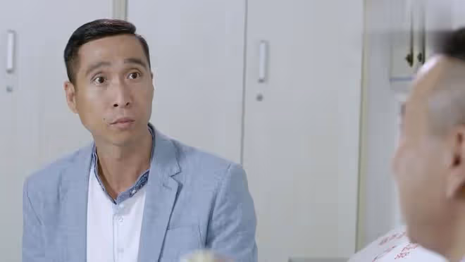 李易峰出事牆倒眾人推,替身倒苦水直指他活該,導演韓兆公然吐槽