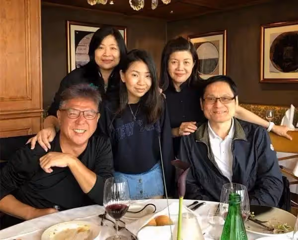 63歲姜育恆疑回山東老家!興奮喝酒滿臉通紅,6人吃4盤菜太儉樸