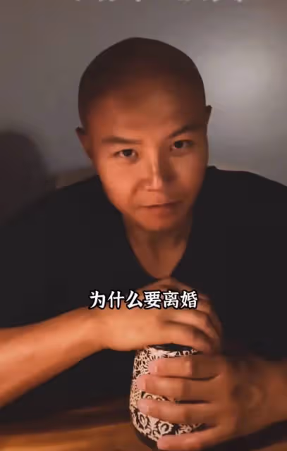 樂嘉談三次離婚原因,言論被質疑破壞家庭,如今前妻去世獨自養娃
