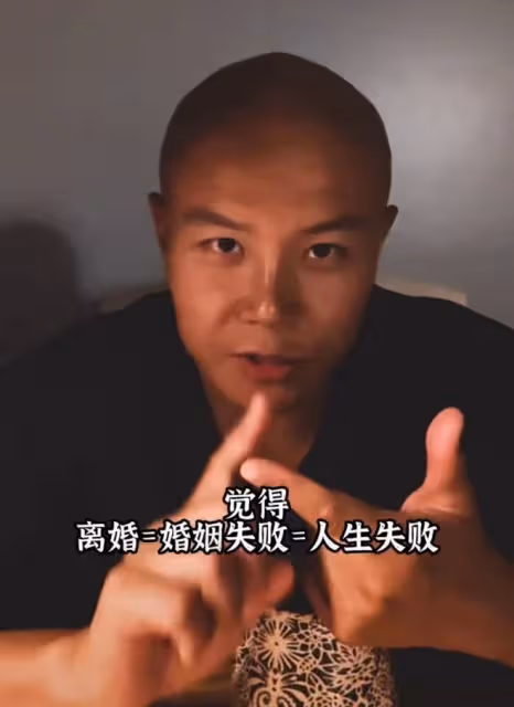 樂嘉談三次離婚原因,言論被質疑破壞家庭,如今前妻去世獨自養娃