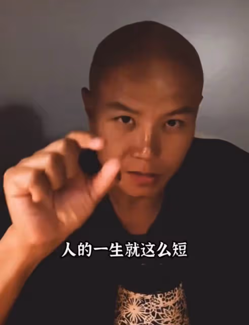 樂嘉談三次離婚原因,言論被質疑破壞家庭,如今前妻去世獨自養娃