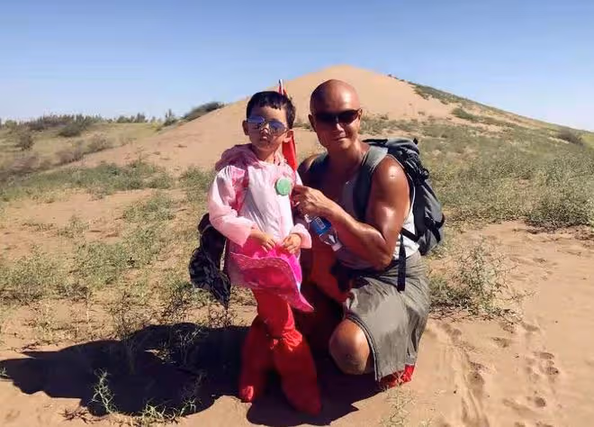 樂嘉談三次離婚原因,言論被質疑破壞家庭,如今前妻去世獨自養娃