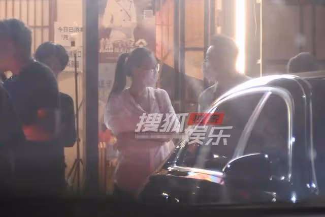 汪小菲張穎穎再被拍!女方撒嬌求擁抱,張蘭拒其參加家宴仍不認可