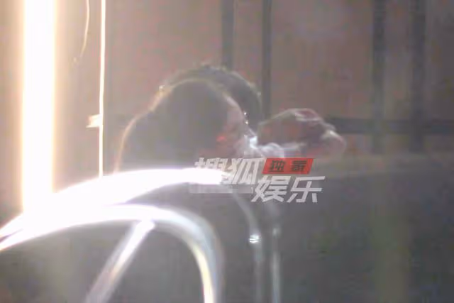 汪小菲張穎穎再被拍!女方撒嬌求擁抱,張蘭拒其參加家宴仍不認可