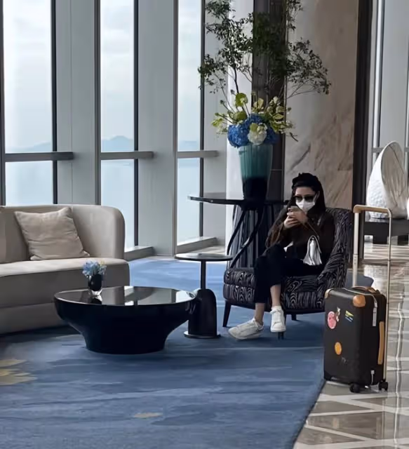 汪小菲張穎穎再被拍！女方撒嬌求擁抱，張蘭拒其參加家宴仍不認可