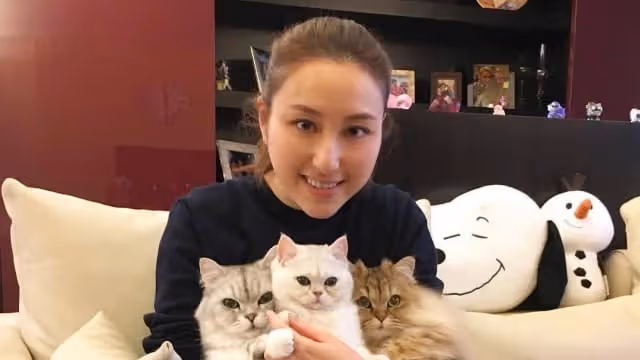 賭王千金何超雲　嫁消防隊隊長！