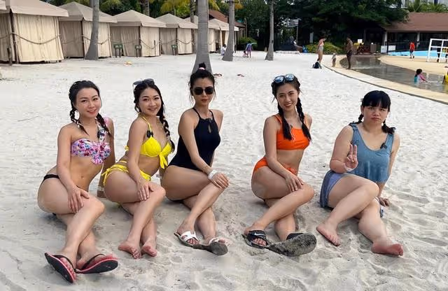 香港女星穿泳裝在國外參加商演!薪酬上漲一半,自覺身材良好