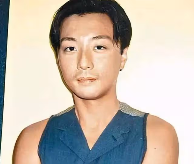 知名港星近況曝光!身材嚴重發福顯油膩,轉行賣燈飾不願復出