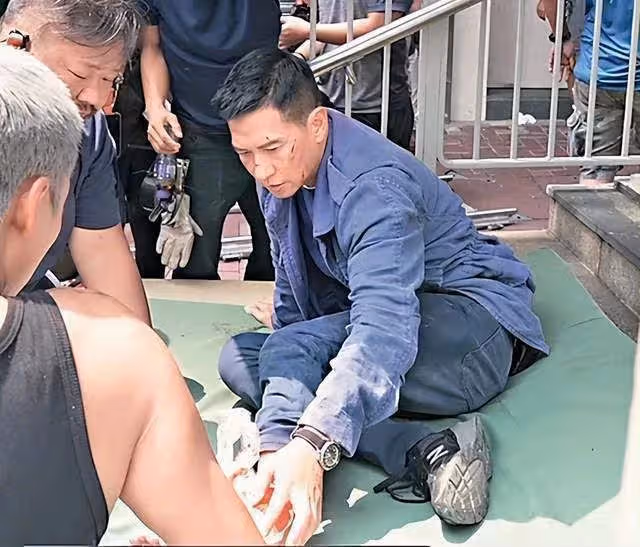 拍新戲出事！金馬影帝「無護具從天橋跳下」動彈不得　57歲堅持自己上「敬業畫面曝光」：真的很拚